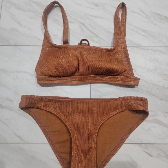 Bikini Set - Picture 2 of 3